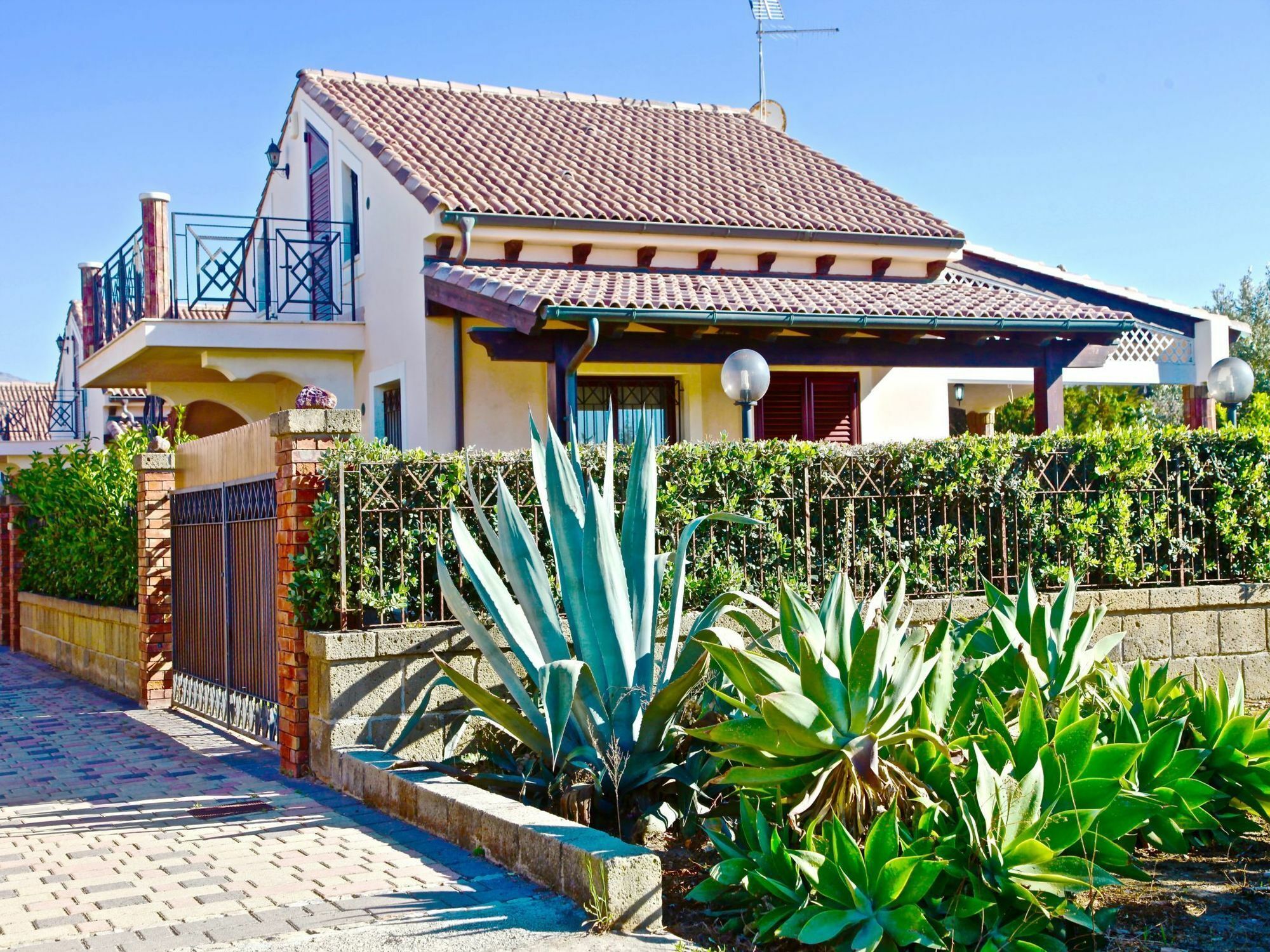Villa Amare Кампофеличе ди Рокела Екстериор снимка